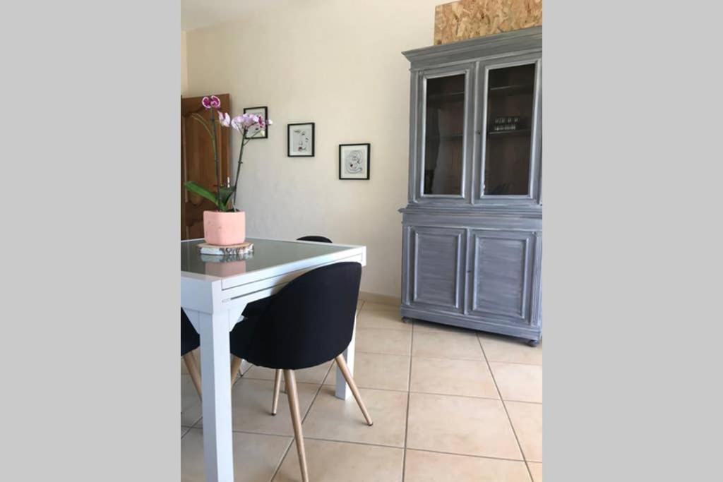 Le Clos Des Vignes Junas Exteriör bild